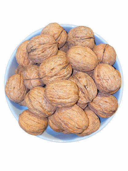 Dried California Walnut - In Hard Shell - 1 Pound (Gerdoo)